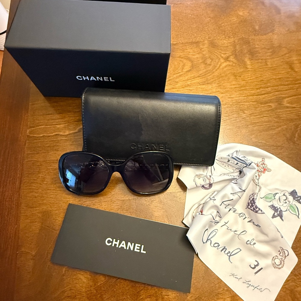 CHANEL Black Sunglasses with Gold Chain detail